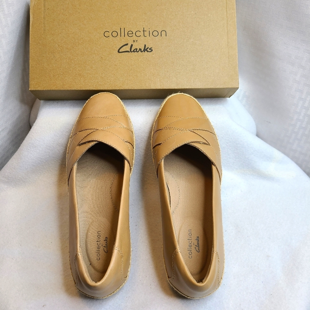 Clarks Danielle Shine Sand Lthr Loafer 9.5W 9.5M